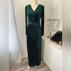 Stunning Belle Badgley Mischka Emerald Velvet Dress